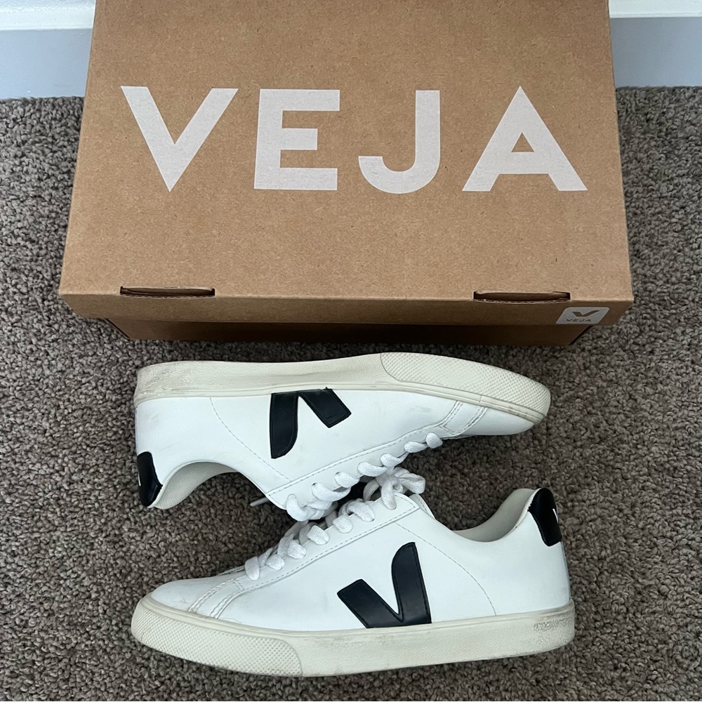 VEJA Esplar Leather Sneaker